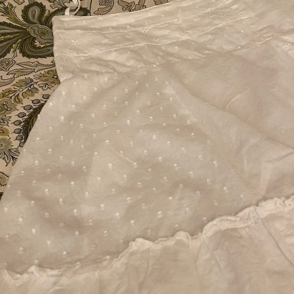 Elegant White Layered Mini Skirt - Picture 12 of 15